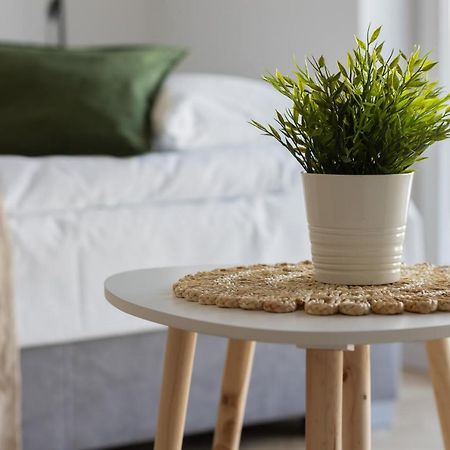 Ursus Sunny Studio For 4 Guests With Parking & Balcony By Noclegi Renters Warschau Buitenkant foto