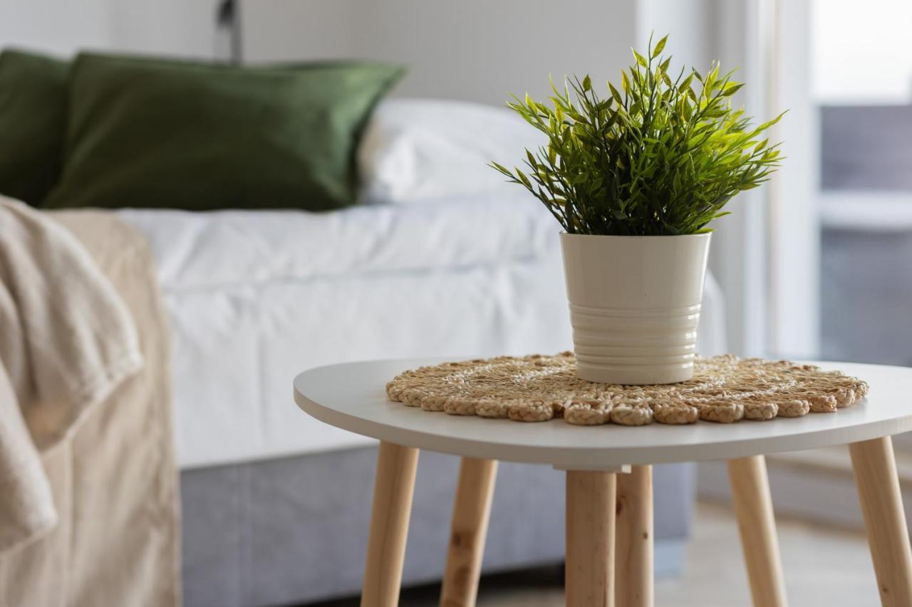 Ursus Sunny Studio For 4 Guests With Parking & Balcony By Noclegi Renters Warschau Buitenkant foto