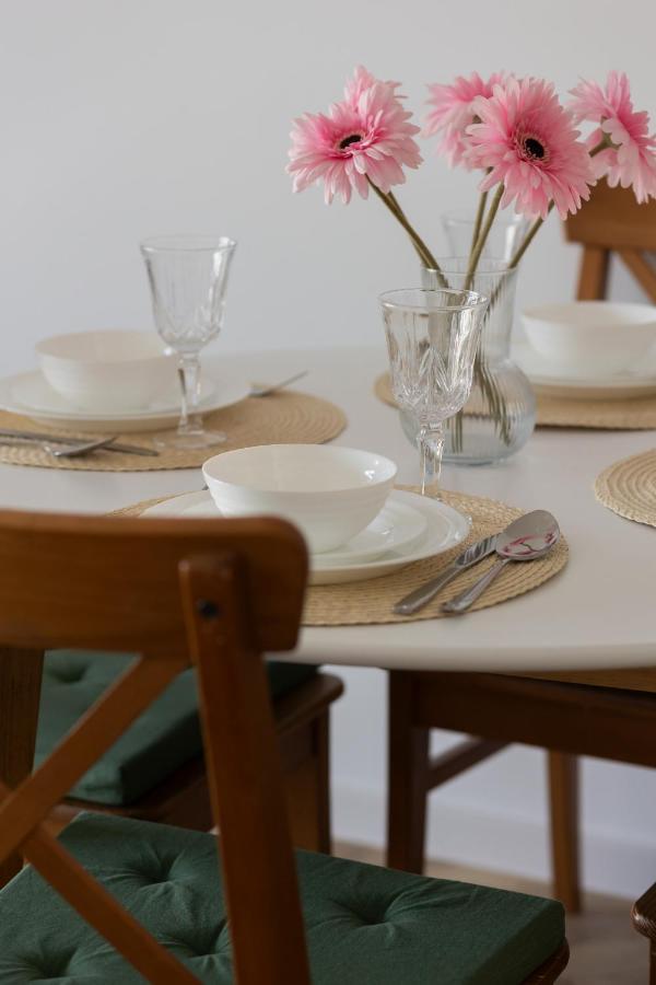 Ursus Sunny Studio For 4 Guests With Parking & Balcony By Noclegi Renters Warschau Buitenkant foto