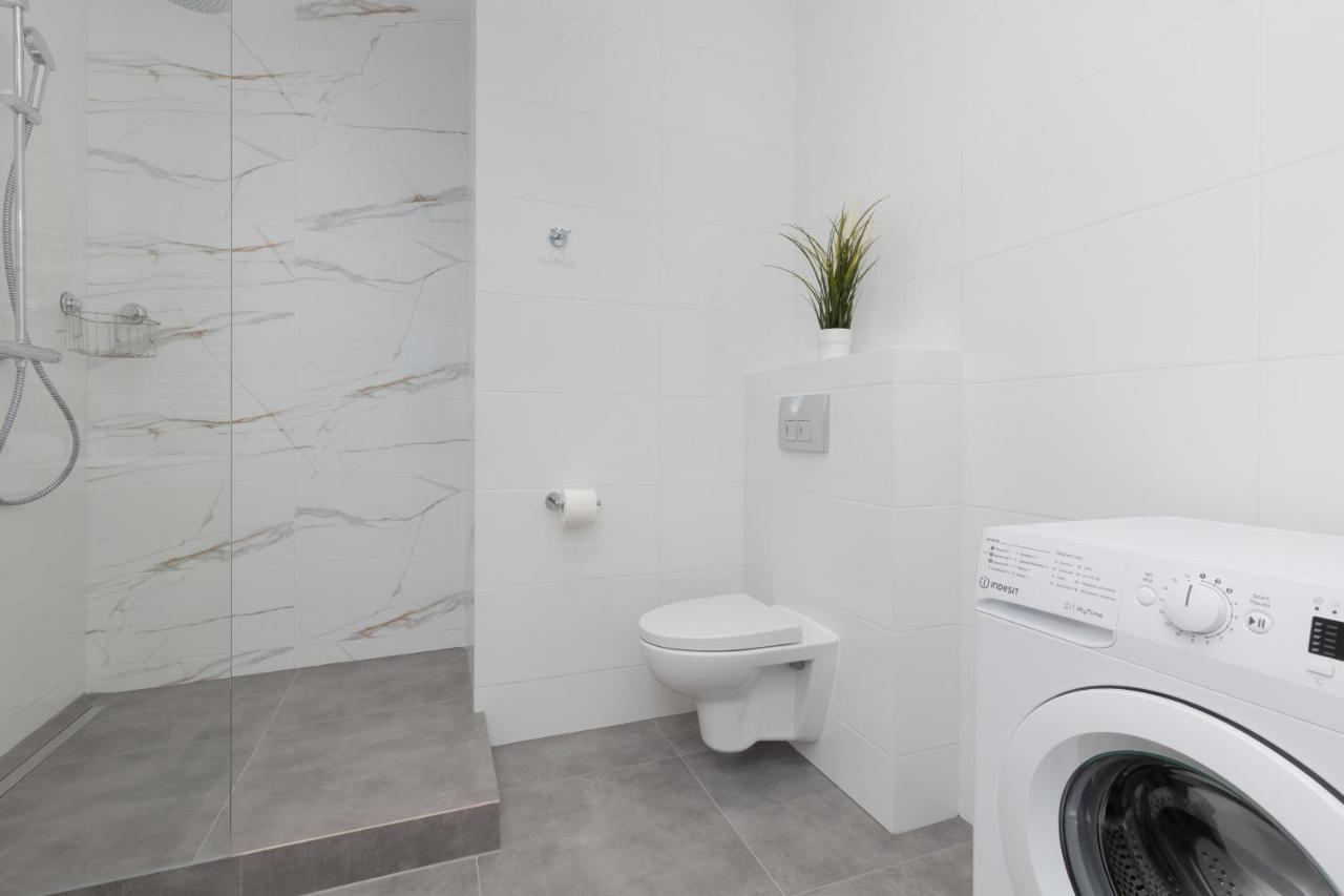 Ursus Sunny Studio For 4 Guests With Parking & Balcony By Noclegi Renters Warschau Buitenkant foto