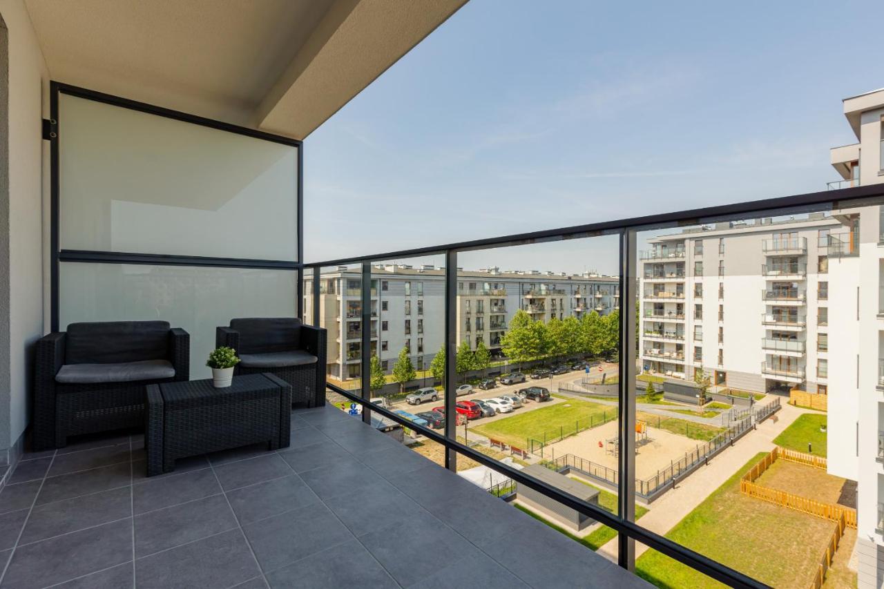 Ursus Sunny Studio For 4 Guests With Parking & Balcony By Noclegi Renters Warschau Buitenkant foto