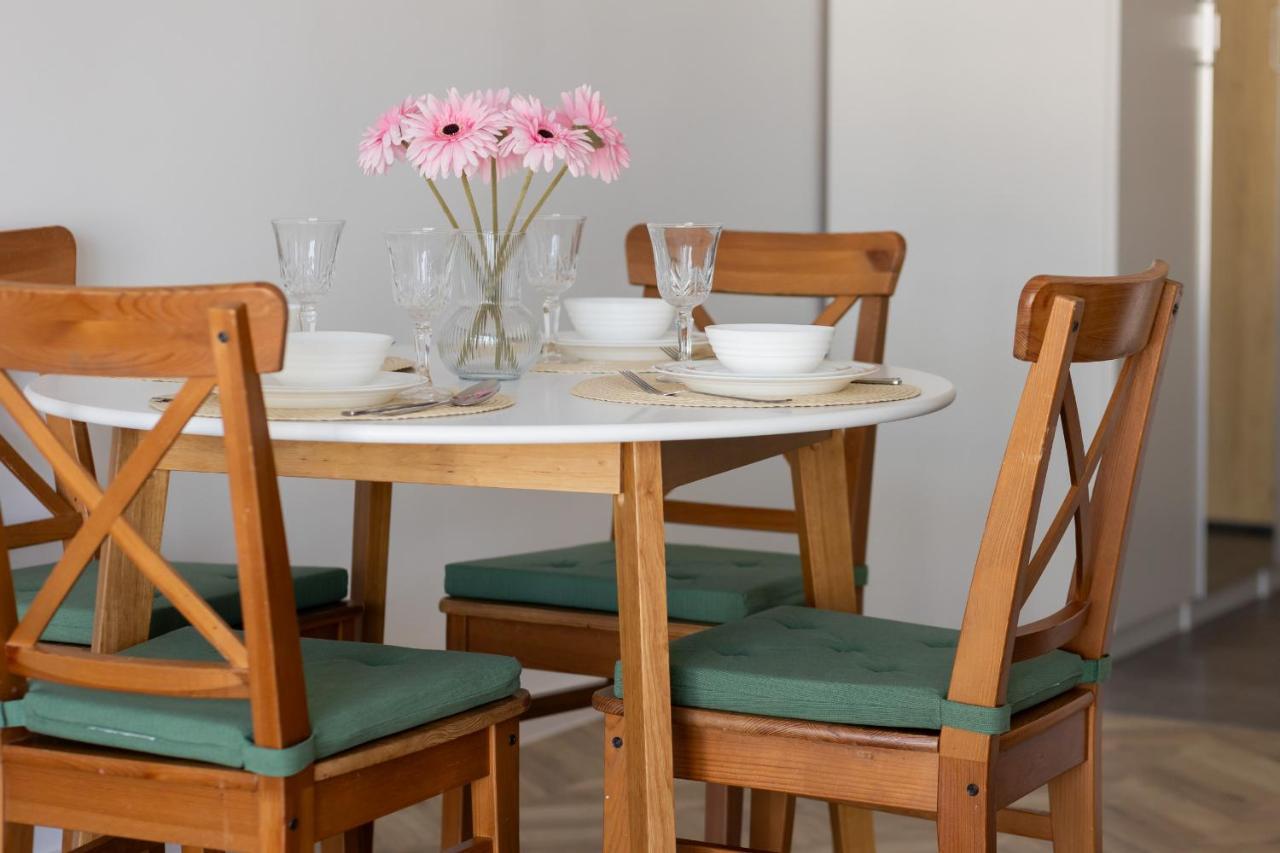 Ursus Sunny Studio For 4 Guests With Parking & Balcony By Noclegi Renters Warschau Buitenkant foto